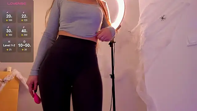 Snapshot of Sophiaa_sensual chatting on 10-26-25, 01:44 Sophiaa sensual online show from 10-26-25, 01:44