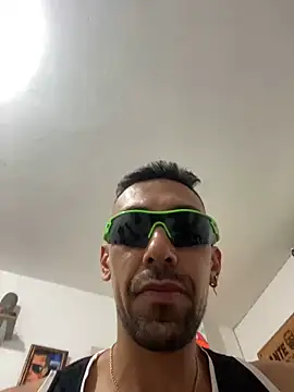 Snapshot of dantedesirexx chatting on 02-06-25, 08:45 dantedesirexx online show from 02-06-25, 08:45