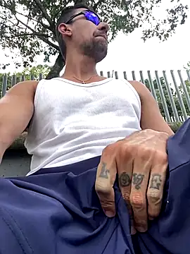 Snapshot of dantedesirexx chatting on 10-07-25, 05:21 dantedesirexx online show from 10-07-25, 05:21