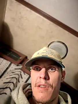 Snapshot of devinshd chatting on 10-31-25, 03:29 devinshd online show from 10-31-25, 03:29