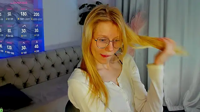 Snapshot of Esme_Runn chatting on 06-11-26, 03:15 Esme Runn online show from 06-11-26, 03:15