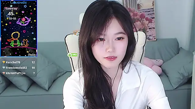 Snapshot of YiJin-a chatting on 01-15-25, 04:11 YiJin-a online show from 01-15-25, 04:11