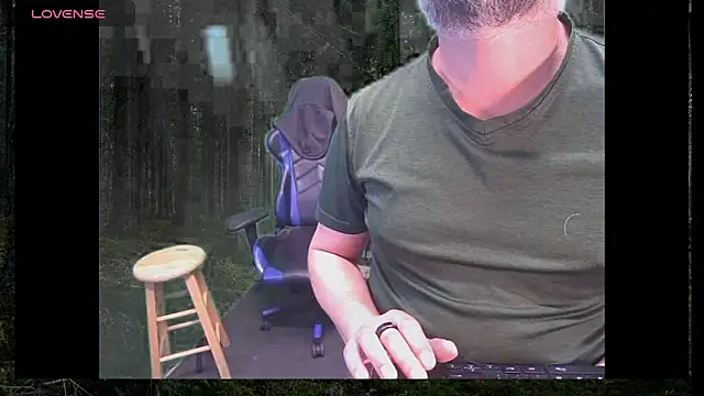 Snapshot of tmosmun1 chatting on 10-27-25, 08:02 tmosmun1 online show from 10-27-25, 08:02