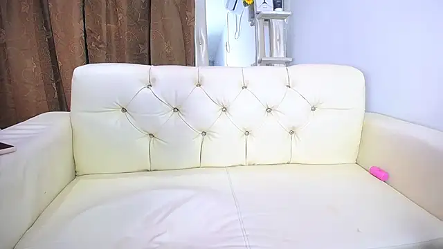 alaia 03 online show from 03-17-25, 03:40