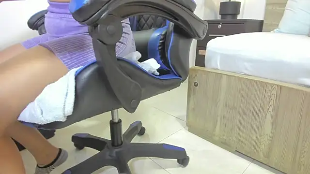 Snapshot of evelin_leroy chatting on 01-15-26, 11:59 evelin leroy online show from 01-15-26, 11:59