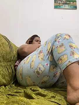 Evabigass online show from 07-18-26, 01:37