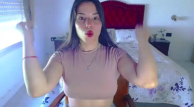 Snapshot of Alma-Mora chatting on 12-16-24, 04:16 Alma-Mora online show from 12-16-24, 04:16