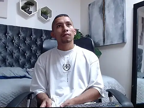 richar voller online show from 10-20-25, 11:21