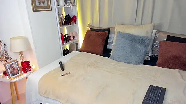 AnnaRouge online show from 04-30-26, 03:46