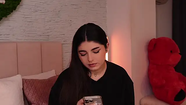 Snapshot of RachelSwaan chatting on 12-21-24, 10:39 RachelSwaan online show from 12-21-24, 10:39