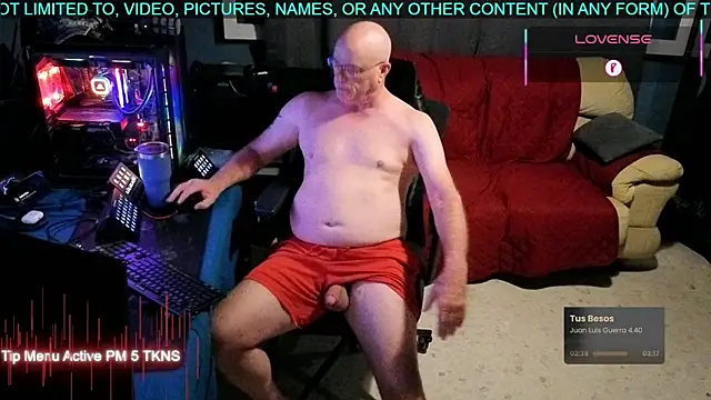 Snapshot of Pilot_Dave_69 chatting on 09-15-25, 03:06 Pilot Dave 69 online show from 09-15-25, 03:06