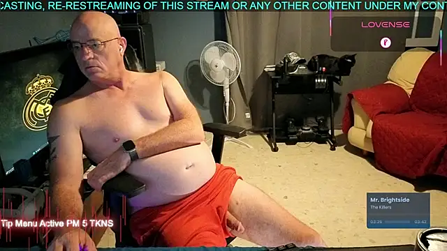 Snapshot of Pilot_Dave_69 chatting on 09-25-25, 04:27 Pilot Dave 69 online show from 09-25-25, 04:27