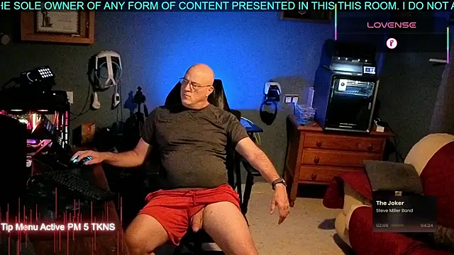 Snapshot of Pilot_Dave_69 chatting on 10-03-25, 06:27 Pilot Dave 69 online show from 10-03-25, 06:27