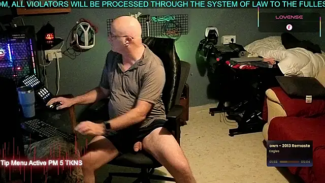 Snapshot of Pilot_Dave_69 chatting on 10-26-25, 05:24 Pilot Dave 69 online show from 10-26-25, 05:24