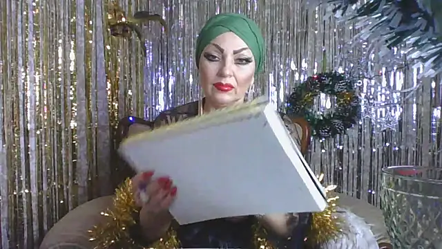 Snapshot of Izabella_gold chatting on 12-27-24, 02:47 Izabella gold online show from 12-27-24, 02:47
