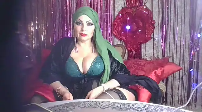 Snapshot of Izabella_gold chatting on 03-08-25, 03:50 Izabella gold online show from 03-08-25, 03:50