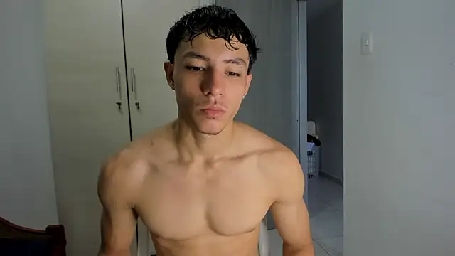 Snapshot of enzo_sloran chatting on 06-16-26, 06:54 enzo sloran online show from 06-16-26, 06:54