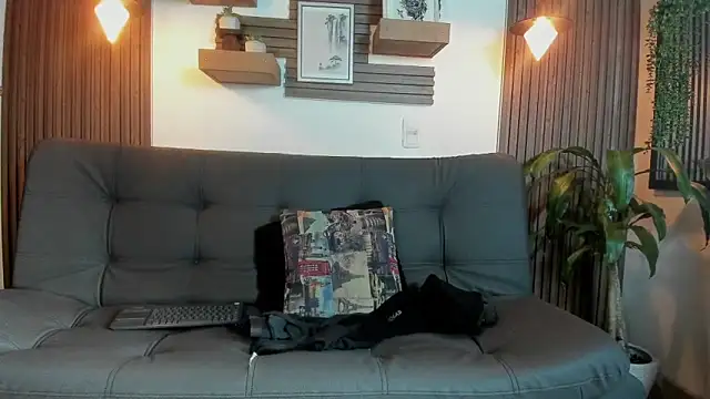 Layla 707 online show from 10-20-25, 10:21