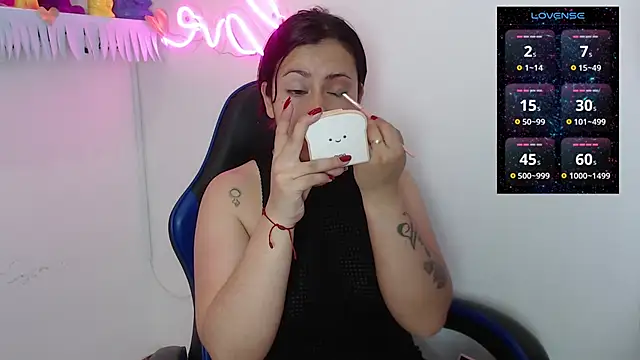 Snapshot of maria_mendoza chatting on 10-21-25, 01:23 maria mendoza online show from 10-21-25, 01:23