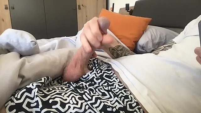 Snapshot of thewetshorts chatting on 03-16-25, 12:00 thewetshorts online show from 03-16-25, 12:00