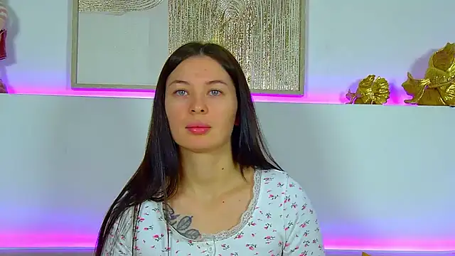 Snapshot of AlexandraBloom chatting on 12-18-25, 06:14 AlexandraBloom online show from 12-18-25, 06:14