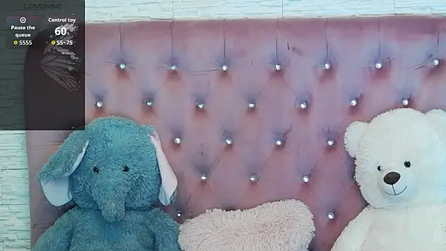 SophiaStarr online show from 10-08-25, 07:55