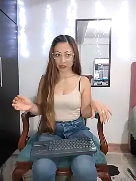Snapshot of Venus-Wood chatting on 03-03-25, 10:20 Venus-Wood online show from 03-03-25, 10:20