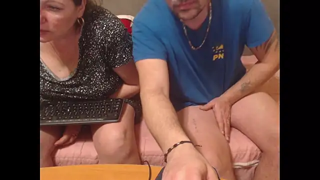 Snapshot of sweetcouplesweets chatting on 03-09-25, 01:26 sweetcouplesweets online show from 03-09-25, 01:26