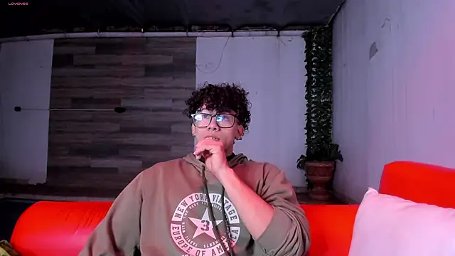 AkazaBoy  online show from 03-15-26, 05:24