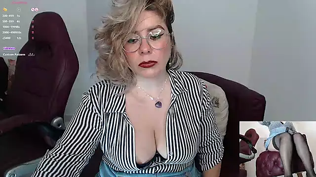 Snapshot of Serenay_ chatting on 01-15-25, 01:34 Serenay  online show from 01-15-25, 01:34