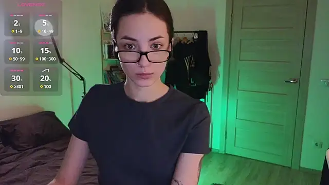 Snapshot of Space_X_Roxy_ chatting on 01-18-25, 04:53 Space X Roxy  online show from 01-18-25, 04:53