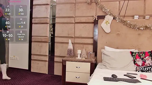 Snapshot of CassieFox_ chatting on 12-20-24, 07:39 CassieFox online show from 12-20-24, 07:39