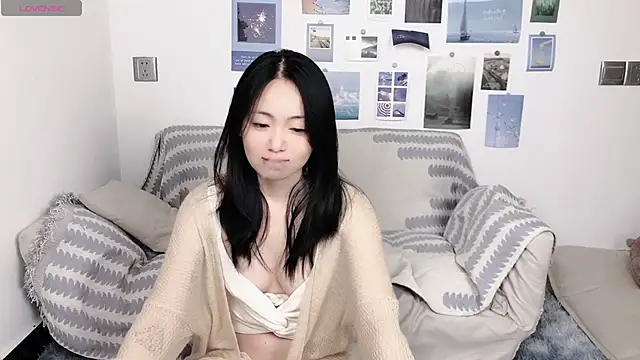 Snapshot of LiLiYbaby chatting on 12-15-24, 03:42 LiLiYbaby online show from 12-15-24, 03:42