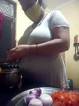 Snapshot of Punjabi_beauty123 chatting on 12-15-24, 01:43 Punjabi beauty123 online show from 12-15-24, 01:43