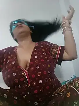 Snapshot of Punjabi_beauty123 chatting on 10-31-25, 03:07 Punjabi beauty123 online show from 10-31-25, 03:07