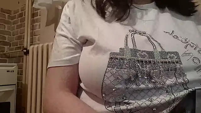 Snapshot of AalinnaK chatting on 02-16-25, 08:55 AalinnaK online show from 02-16-25, 08:55