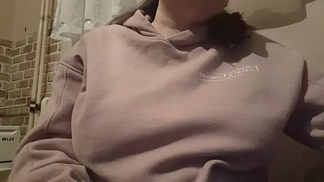 Snapshot of AalinnaK chatting on 02-16-25, 11:59 AalinnaK online show from 02-16-25, 11:59