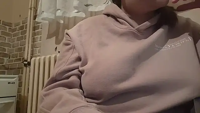 Snapshot of AalinnaK chatting on 02-17-25, 07:31 AalinnaK online show from 02-17-25, 07:31