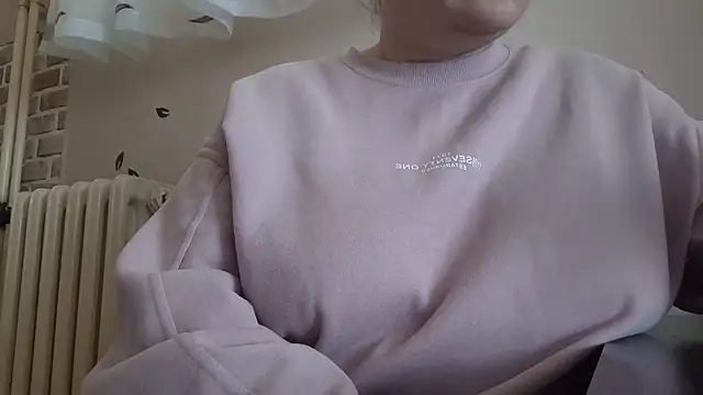 Snapshot of AalinnaK chatting on 02-24-25, 10:04 AalinnaK online show from 02-24-25, 10:04