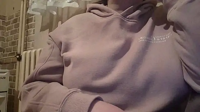 Snapshot of AalinnaK chatting on 02-25-25, 11:11 AalinnaK online show from 02-25-25, 11:11