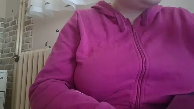 Snapshot of AalinnaK chatting on 02-27-25, 01:38 AalinnaK online show from 02-27-25, 01:38