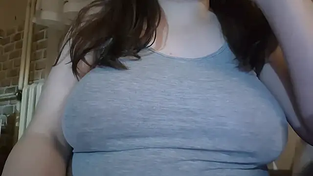 Snapshot of AalinnaK chatting on 09-18-25, 04:53 AalinnaK online show from 09-18-25, 04:53