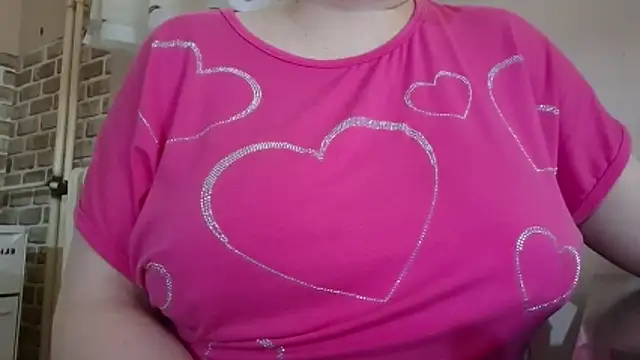 Snapshot of AalinnaK chatting on 11-08-25, 01:00 AalinnaK online show from 11-08-25, 01:00