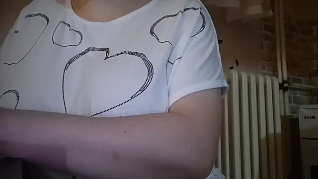 Snapshot of AalinnaK chatting on 12-01-25, 06:35 AalinnaK online show from 12-01-25, 06:35