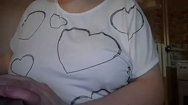 Snapshot of AalinnaK chatting on 12-02-25, 03:18 AalinnaK online show from 12-02-25, 03:18