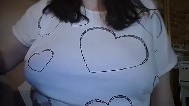 Snapshot of AalinnaK chatting on 12-13-25, 07:53 AalinnaK online show from 12-13-25, 07:53