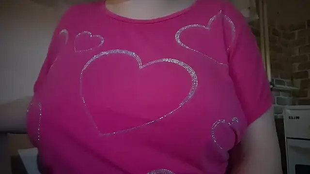 Snapshot of AalinnaK chatting on 12-14-25, 02:33 AalinnaK online show from 12-14-25, 02:33