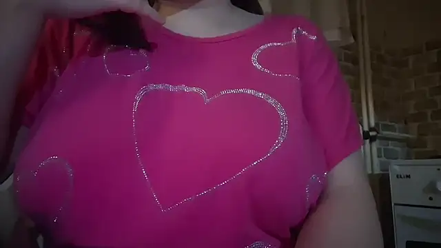 Snapshot of AalinnaK chatting on 12-17-25, 06:25 AalinnaK online show from 12-17-25, 06:25