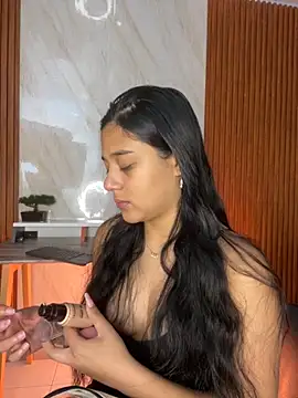 floriamANDjazmin online show from 11-18-25, 07:07