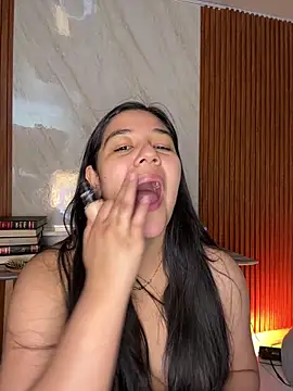 floriamANDjazmin online show from 05-18-26, 06:58